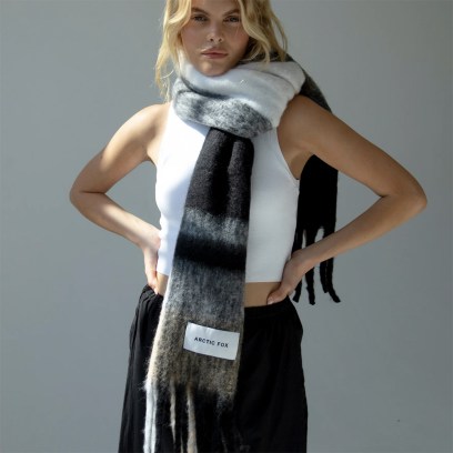 Arctic_Fox_Stockholm_GREY_BLACK_CHECK_Scarf_3