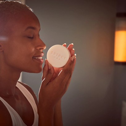SBTRCTGentleFacialCleanserWithModelFragrance