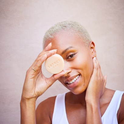 SBTRCTMoisturisingFacialBalmWithModel